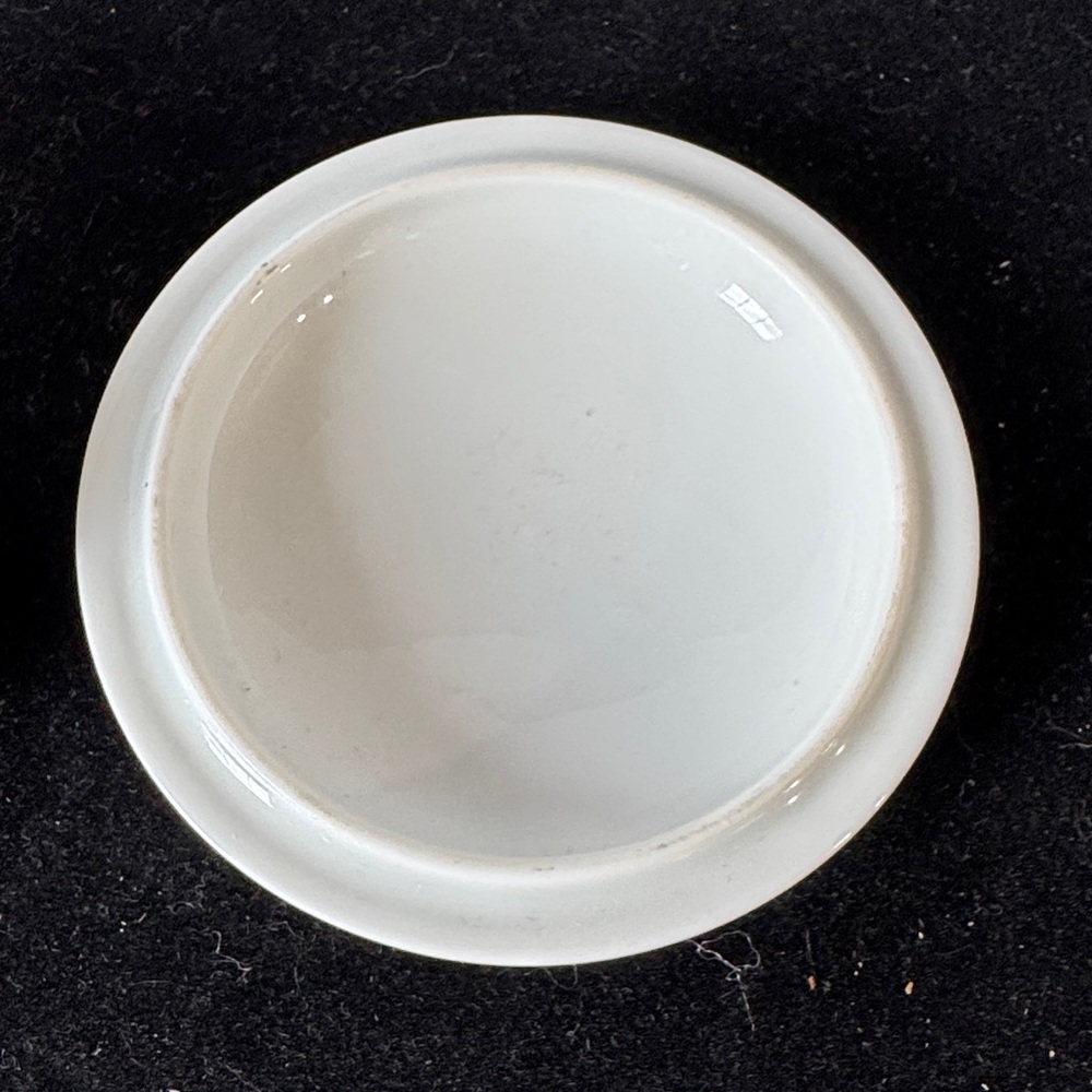 Vintage Limoges porcelain trinket box, likely a jewelry or keepsake box - Picture 5 of 5